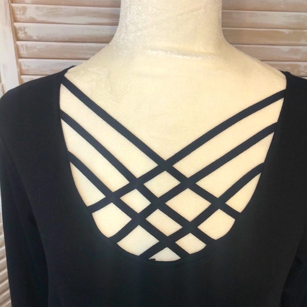 CRISS CROSS DRESS WITH POCKETS IN a BLACK - Picture 3 of 5